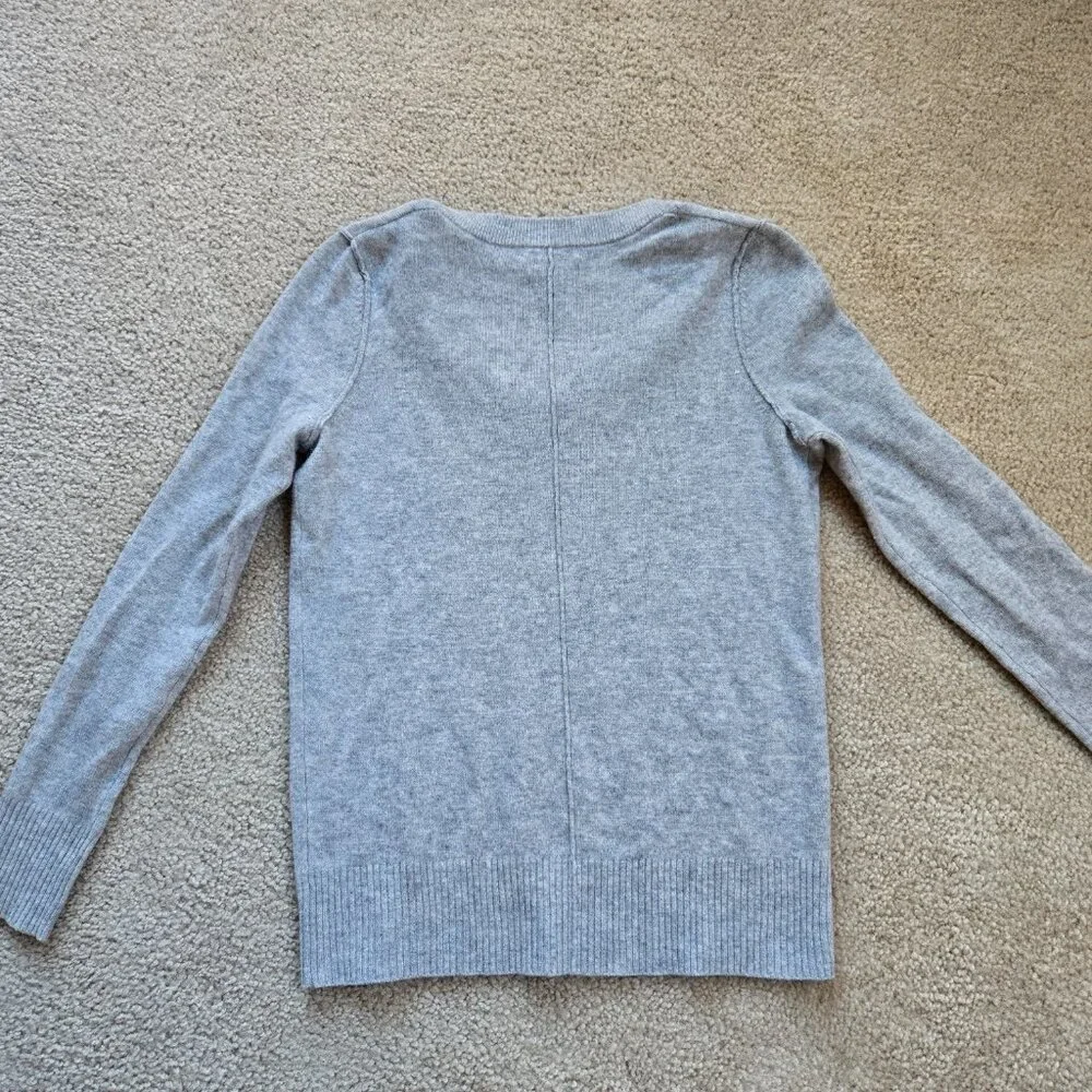 NWOT Aqua Cashmere Sweater Grey V-neck - Picture 6 of 8